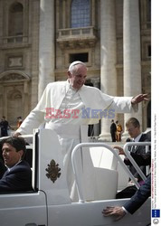 Papież Franciszek na placu św. Piotra