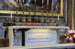 Nowa inskrypcja na grobowcu papieża Jana Pawła II