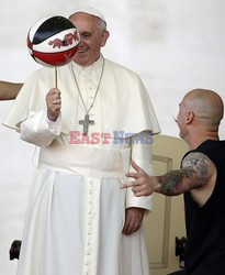 Papież Franciszek spotkał sie z niepełnosprawnymi sportowcami