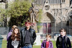 Pomnik Jana Pawła II w sercu Paryża