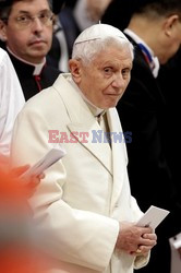 Pope Emeritus Benedykt XVI na wręczeniu biretów nowym kardynałom