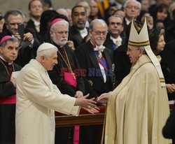 Pope Emeritus Benedykt XVI na wręczeniu biretów nowym kardynałom