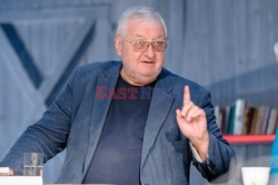 Na planie Hala Odlotow