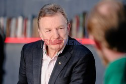 Na planie Hala Odlotow