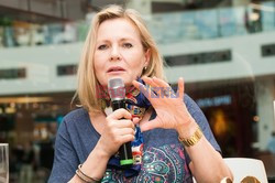 Grażyna Szapołowska promuje książkę "Zapomniałam o tobie" w Empik Arkadia