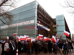 Pokutny marsz i modły pod siedzibą Gazety Wyborczej
