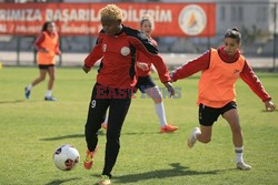 Piłkarki w Turcji - Abaca