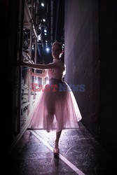 Karl Lagerfeld tworzy kostiumy i scenografię do baletu - Madame Figaro 1669
