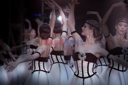Karl Lagerfeld tworzy kostiumy i scenografię do baletu - Madame Figaro 1669