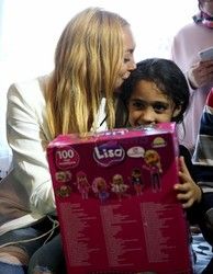 Lindsay Lohan spotyka się z syryjską rodziną w Turcji