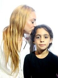 Lindsay Lohan spotyka się z syryjską rodziną w Turcji