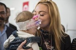 Lindsay Lohan spotyka się z syryjską rodziną w Turcji