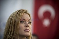 Lindsay Lohan spotyka się z syryjską rodziną w Turcji