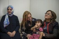 Lindsay Lohan spotyka się z syryjską rodziną w Turcji
