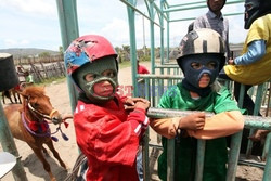 Dziecięcy dżokeje z Indonezji - Le Figaro