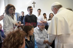 Papież Franciszek spotkał sie z niewidomymi
