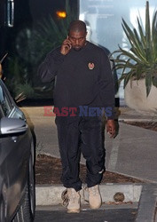 Kanye West wychodzi z biura