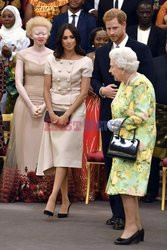 Książęta Sussex wraz z królową Elżbietą na rozdaniu nagród