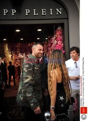 Philipp Plein spaceruje z dziewczyną