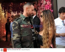 Philipp Plein spaceruje z dziewczyną
