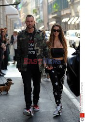 Philipp Plein spaceruje z dziewczyną
