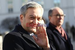 Konferencja Roberta Biedronia przed Pałacem Prezydenckim