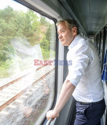 Robert Biedroń w podróży do Katowic