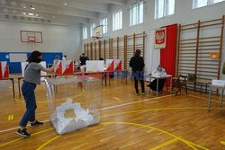 Polacy głosują w drugiej turze wyborów prezydenckich 2020