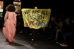 Protest podczas pokazu Diora