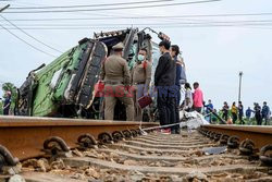 Zderzenie pociągu z autobusem w Tajlandii