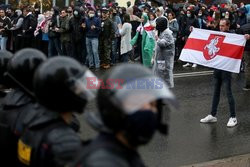 OMON pałuje demonstrantów na Białorusi