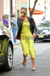 Irina Shayk w limonkowej sukience