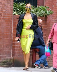 Irina Shayk w limonkowej sukience