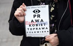 Protest kolejkowy Strajku Kobiet w Krakowie