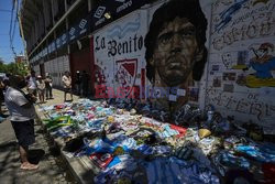 Fani z całego świata opłakują śmierć Maradony