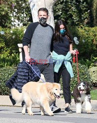 Ben Affleck i Ana de Armas z psami