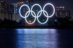 Rozświetlone koła olimpijskie w  Tokio