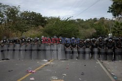Gwatemalska policja rozprasza hondurańskich migrantów