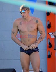 Cody Simpson trenuje na basenie