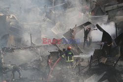 Pożar w slumsach w Dhace