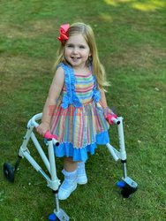Niepełnosprawna dziewczynka w sesji dla River Island