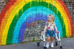 Niepełnosprawna dziewczynka w sesji dla River Island