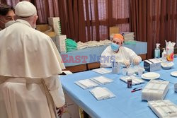 Papież Franciszek odwiedził punkt szczepień dla bezdomnych