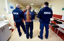 Szczepienie policjantów, strażaków w Szpitalu MSWiA w Krakowie