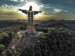 Budowa pomnika Chrystusa Obrońcy w Encantado