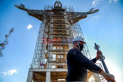 Budowa pomnika Chrystusa Obrońcy w Encantado