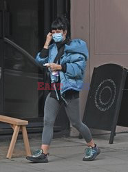 Lily Allen w niebieskiej kurtce