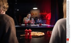 Pizza w towarzystwie hologramu