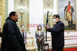 Steven Seagal ofiarował szablę prezydentowi Wenezueli