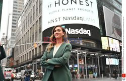 Jessica Alba otwiera giełdę w Nowym Jorku